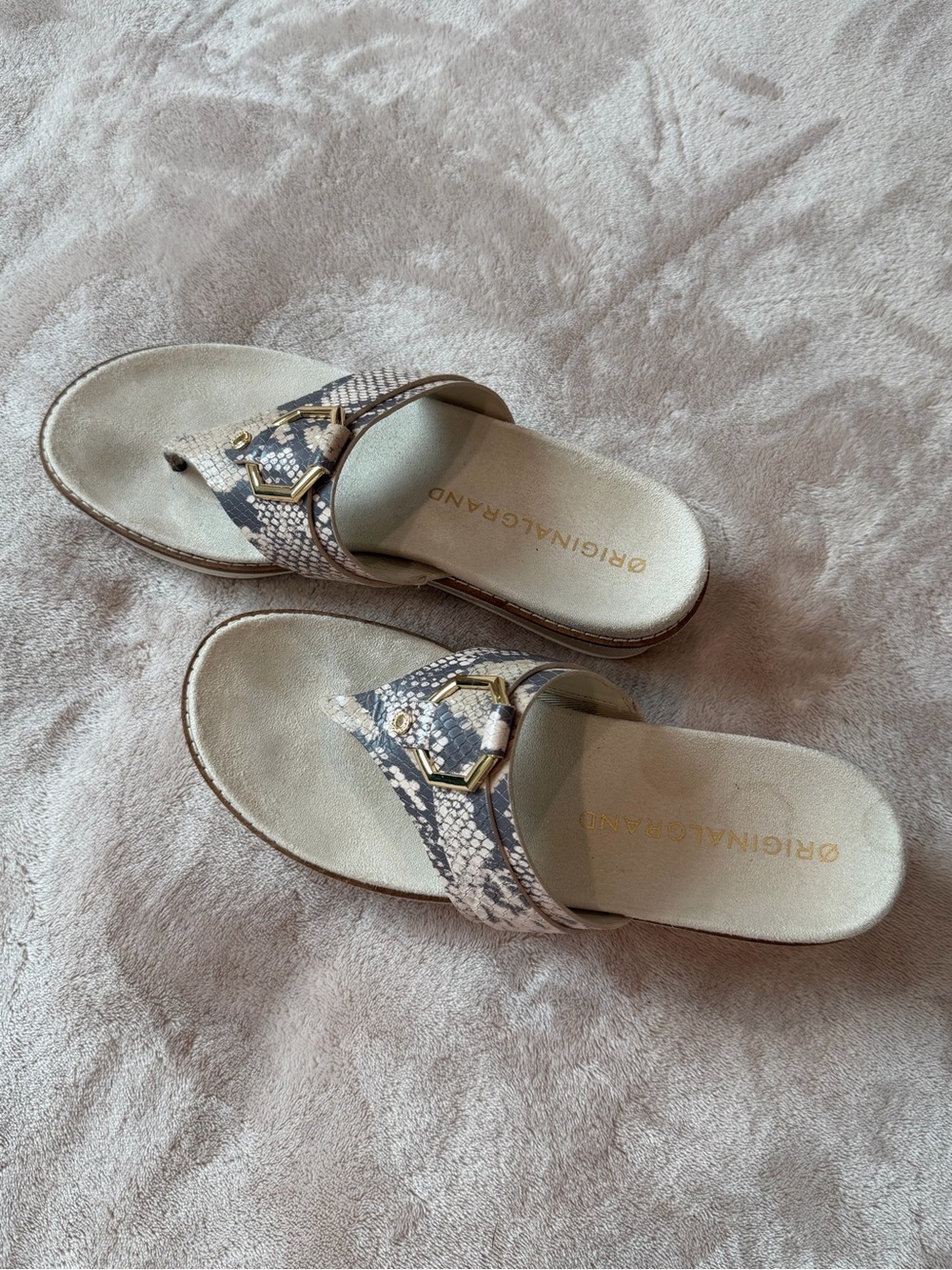 Cole Haan Original Grand Gold-Tone Hardware on Neutral Snake-Print Strap size 7 - Picture 3 of 6